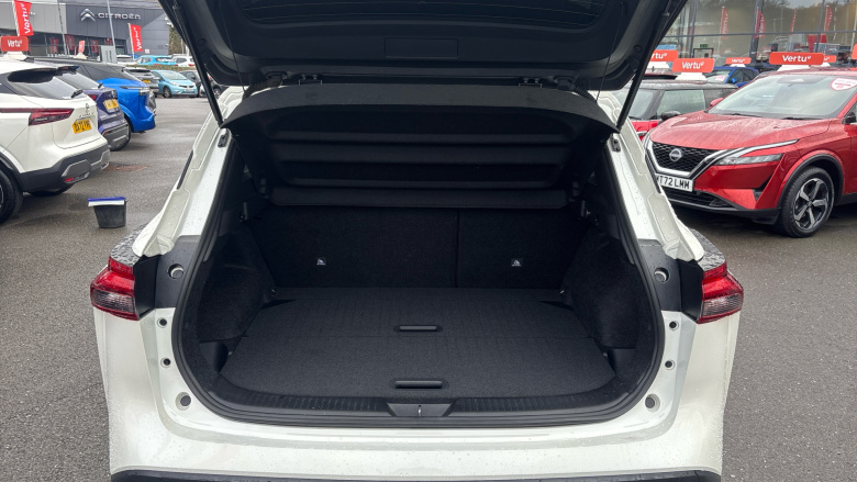 Nissan Qashqai 1.3 DiG-T MH N-Connecta 5dr Petrol Hatchback